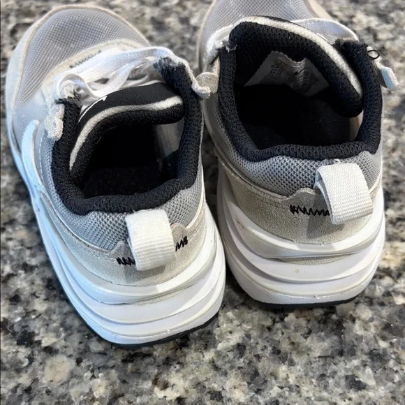 Nike Kids Black and Gray Sneakers - Picture 4 of 11